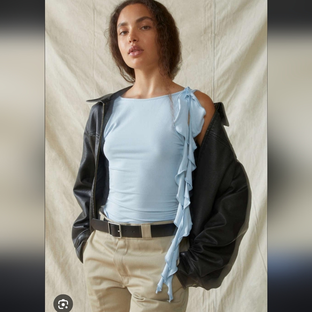 Y2K Urban Outfitters Kimchi Blue Light Gray One-Shoulder Tank Top